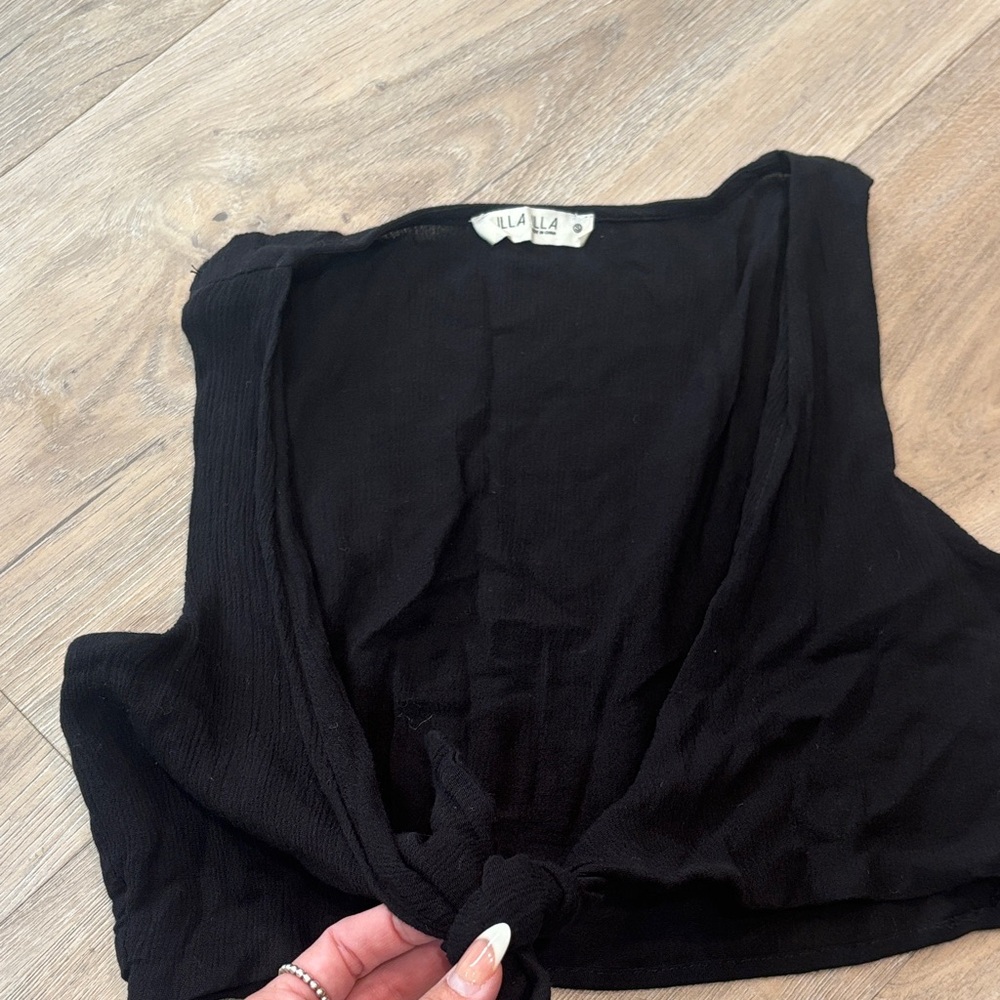 ILLA ILLA BLACK TIE FRONT CROP TOP